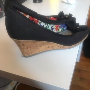 Black open toed wedges